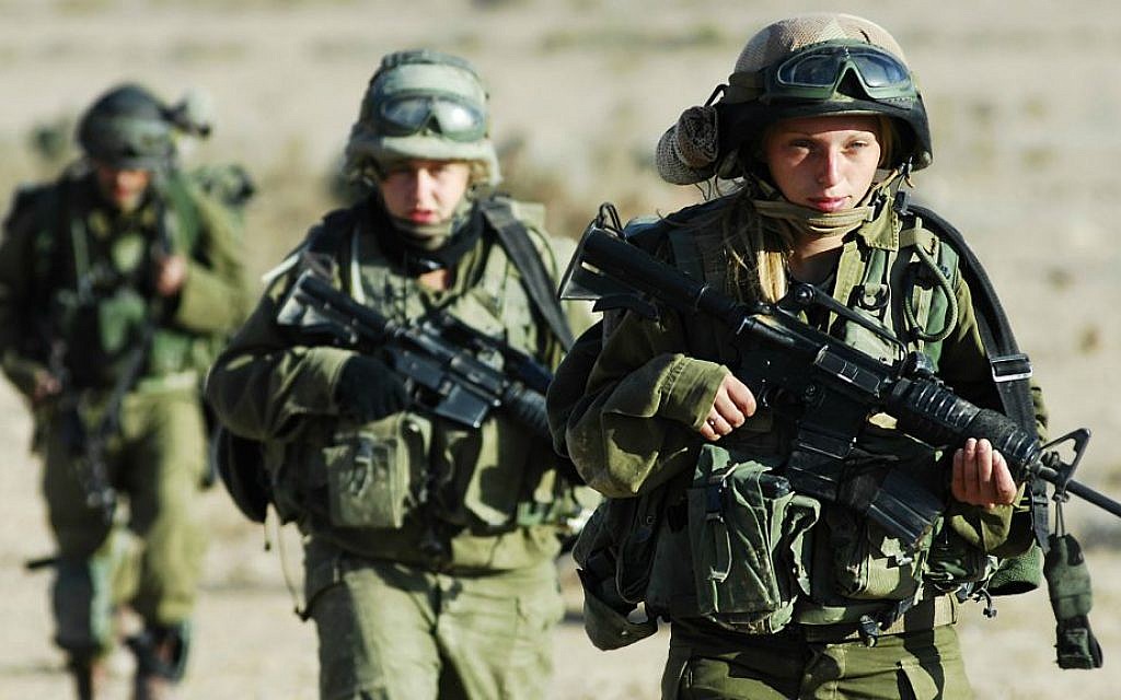 Illustrative: Female soldiers of the Caracal Battalion, November 2007. (Yoni Markovitzki/IDF Spokesperson/Flash90) Illustrative: Female soldiers of the Caracal Battalion, November 2007. (Yoni Markovitzki/IDF Spokesperson/Flash90)