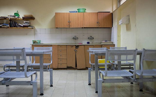 A view of the inside of the Kfar Shaul psychiatric hospital in Jerusalem (Photo credit: Noam Moskowitz/Flash90) A view of the inside of the Kfar Shaul psychiatric hospital in Jerusalem (Photo credit: Noam Moskowitz/Flash90)