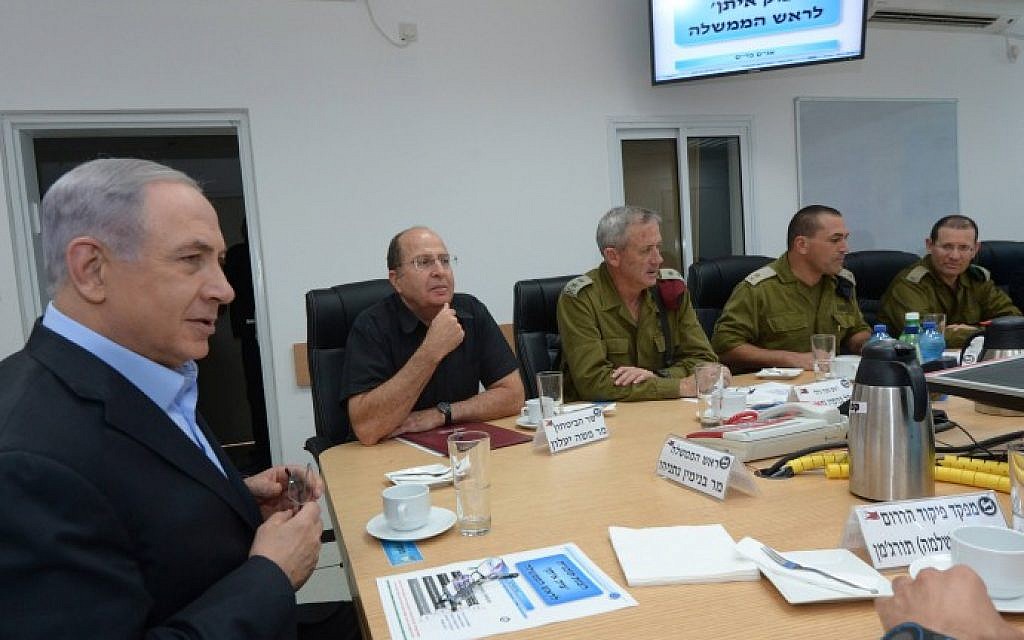 Prime Minister Benjamin Netanyahu, Defense Minister, Moshe Ya'alon, and IDF Chief of Staff, Benny Gantz, get briefed in the South Front Command on Operation Protective Edge, on July 9, 2014. (Photo credit: Haim Zach/GPO/Flash90)