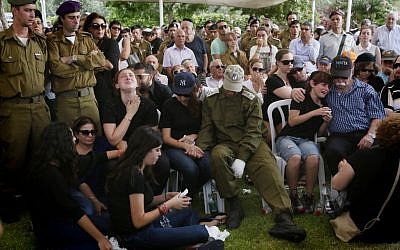 The family and friends of Major Amotz Greenberg (res.), 45, mourn during his funeral at the cemetery in Hod HaSharon on Sunday, July 20, 2014. Greenberg was killed by Hamas gunmen who tunneled into Israel and fired on his IDF jeep on July 19. (Photo credit: Miriam Alster/Flash90)