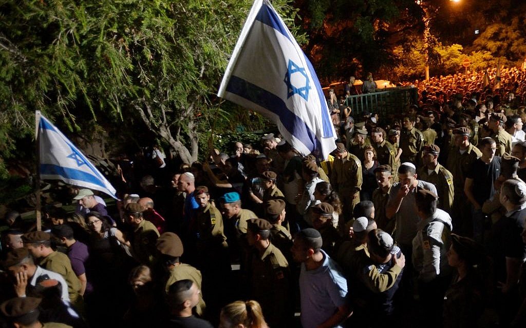 There was a crowd of thousands at Sean Carmeli's funeral Monday night in Haifa (photo credit: Gili Yaari/Flash 90)