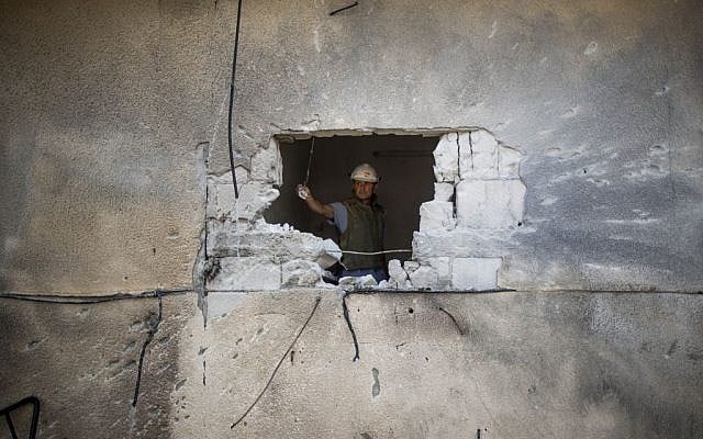 A house in Sderot hit by a rocket fired from Gaza on July 21, 2014. (Photo credit: Yonatan Sindel/Flash90)