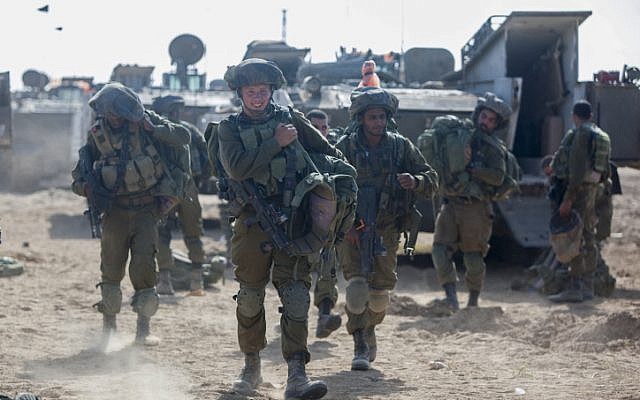 Israeli soldiers at a deployment area near the border with the Gaza Strip, on July 28, 2014, (Yonatan Sindel/Flash90) Israeli soldiers at a deployment area near the border with the Gaza Strip, on July 28, 2014, (Yonatan Sindel/Flash90)