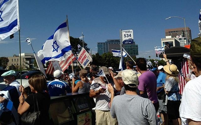 Pro-Israel rally in Los Angeles is disturbed by Palestinian activists July 13, 2014. (Kelly Hartog/The Times of Israel) Pro-Israel rally in Los Angeles is disturbed by Palestinian activists July 13, 2014. (Kelly Hartog/The Times of Israel)