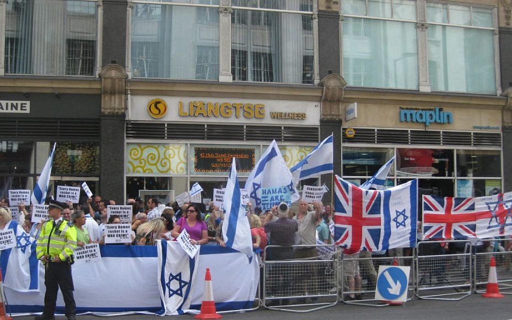 London's pro-Israel rally opposite the Israeli embassy, Sunday, July 20, 2014. (Jennifer Lipman/The Times of Israel) London's pro-Israel rally opposite the Israeli embassy, Sunday, July 20, 2014. (Jennifer Lipman/The Times of Israel)