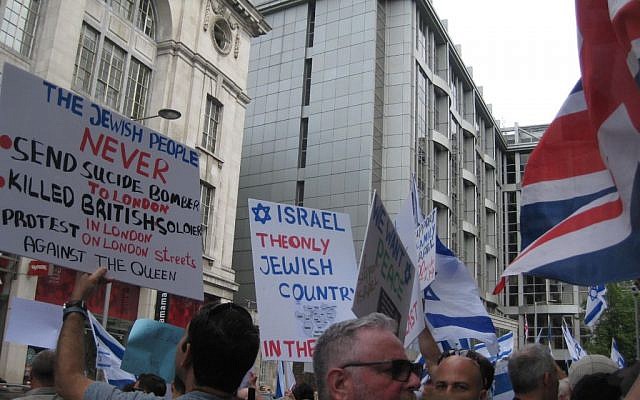 Israel supporters on London's High Street opposite the Israeli embassy on Sunday, July 20, 2014 (Jennifer Lipman/The Times of Israel)