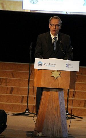 Canadian Minister of Finance Joe Oliver at a Toronto Jewish community memorial for the three slain Israeli teens on July 7, 2014. (courtesy) Canadian Minister of Finance Joe Oliver at a Toronto Jewish community memorial for the three slain Israeli teens on July 7, 2014. (courtesy)