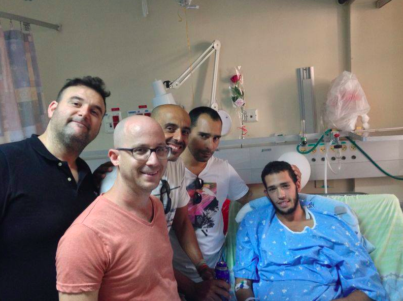 Members of 'Eretz Nehederet,' visiting a wounded soldier at Soroka Hospital in Beersheba, saying thank you to those, who thanks to them, we have our 
