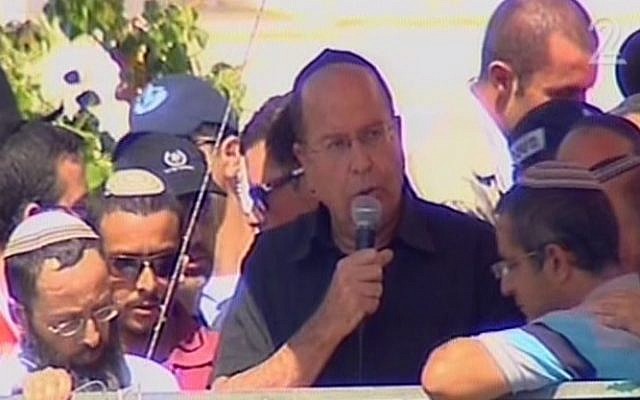 Defense Minister Moshe Ya'alon delivering a eulogy to Eyal Yifrach in Elad Tuesday. (Screen capture: Channel 2)