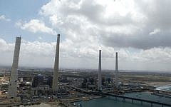 The Hadera coast line with the largely coal-fired Orot Rabin power plant, April 16, 2013. (Flash90)