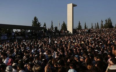 Thousands of people attend the joint funeral for the three murdered Jewish teens, in the Modiin cemetery, on July 1, 2014 (photo credit: Miriam Alster/Flash90) Thousands of people attend the joint funeral for the three murdered Jewish teens, in the Modiin cemetery, on July 1, 2014 (photo credit: Miriam Alster/Flash90)