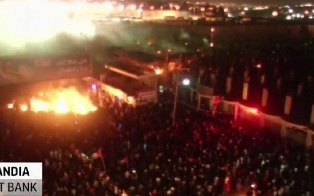 Screenshot from an AP video showing the mass protest at the Qalandia checkpoint in the West Bank on Thursday July 24, 2014 in which more than 10,000 Palestinians marched 'toward Jerusalem' in solidarity with Palestinians in Gaza.