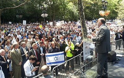 Israel's Ambassador to the UN Ron Prosor addresses a pro-Israel rally in New York on July 28, 2014 (photo credit: Courtesy)