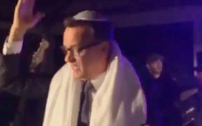 Justin Bieber captures Tom Hanks dressed 'as a rabbi' at Jewish manager's wedding July 7, 2014. (Instagram screenshot)
