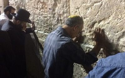 Stuart Steinberg at the Western Wall (photo credit: JTA)