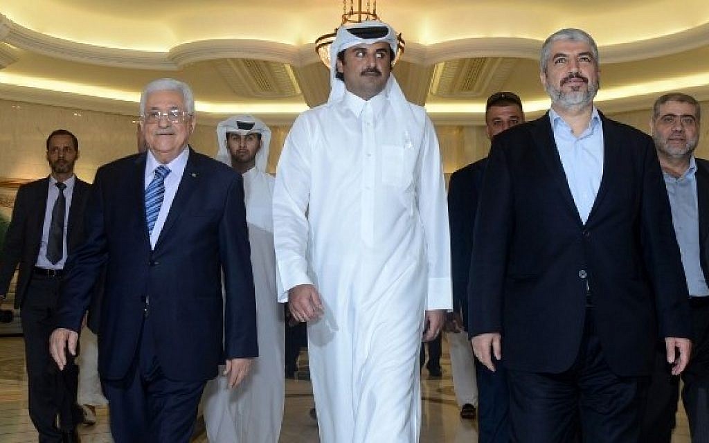 Palestinian Authority President Mahmoud Abbas (left) with Emir of Qatar Sheikh Tamim Bin Hamad al-Thani (center) and Hamas leader Khaled Mashaal (right) in Doha, Qatar, on August 21, 2014 (AFP/PPO/Thaer Ghanem)