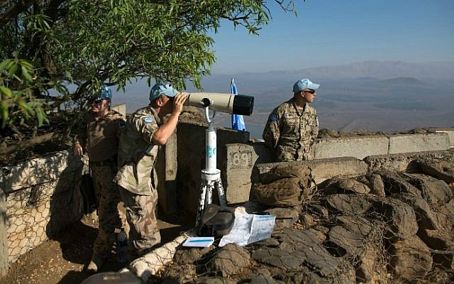 Members of UNDOF, the United Nations Disengagement Observer Force, use binoculars to watch Syria positions from the Israeli Golan Heights on August 31, 2014. (photo credit: AFP/Menahem Kahana) Members of UNDOF, the United Nations Disengagement Observer Force, use binoculars to watch Syria positions from the Israeli Golan Heights on August 31, 2014. (photo credit: AFP/Menahem Kahana)