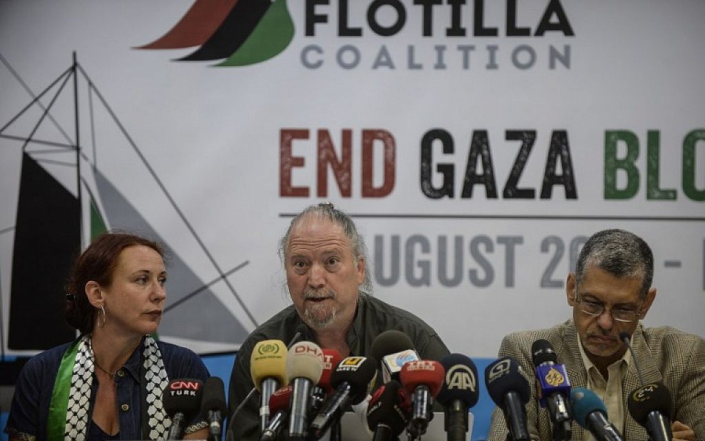 Freedom Flotilla member Dror Feiler, center, speaks during a press conference on August 12, 2014, in Istanbul (AFP/BULENT KILIC)