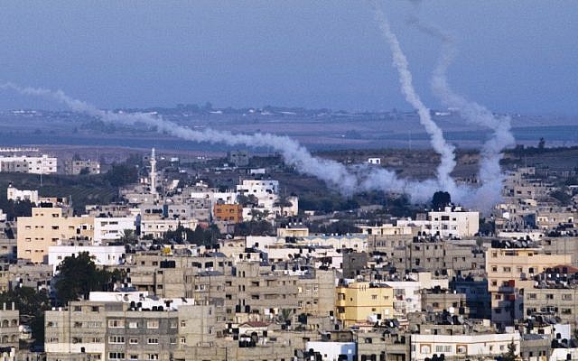 Smoke trails mark the path of Palestinian missiles fired from the northeast of Gaza City on August 21, 2014 (AFP/ROBERTO SCHMIDT)