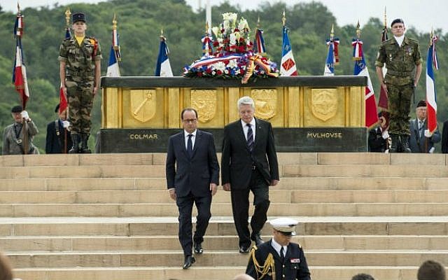 French President Francois Hollande (C-L) and his German counterpart Joachim Gauck (C-R) attend a wreath-laying ceremony at the WWI Hartmannswillerkopf National Monument, northeastern France, on August 3, 2014.  (photo credit: AFP/FRED DUFOUR) 