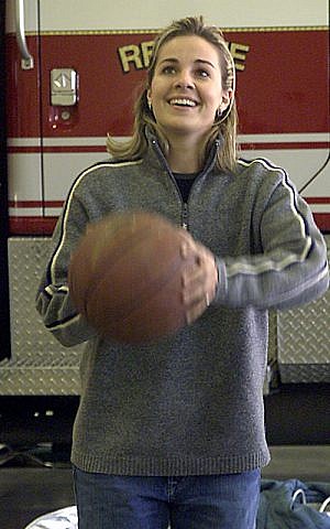 Becky Hammon (photo credit: Jtalledo/Wikipedia)
