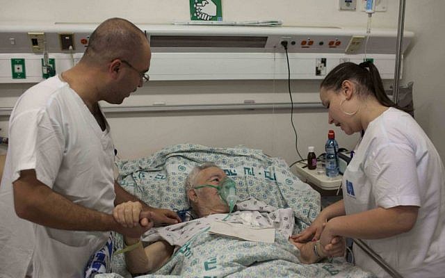 Nurses at Hadassah Ein Kerem Hospital in Jerusalem talking to a patient, December 20, 2012. (Yonatan Sindel/Flash90) Nurses at Hadassah Ein Kerem Hospital in Jerusalem talking to a patient, December 20, 2012. (Yonatan Sindel/Flash90)