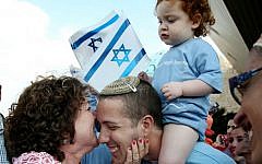 New immigrants from USA and Canada arrive on a special 'Aliyah Flight 2014' on behalf of the Jewish Agency and the Nefesh B'Nefesh organization, at Ben-Gurion airport in central Israel, August 12, 2014. (Gideon Markowicz/FLASH90)