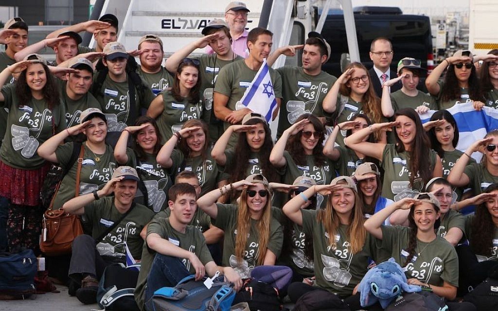 Some of the more than 100 men and women who immigrated to Israel to join the IDF, Ben Gurion airport, August 12, 2014. (photo credit: Flash90)