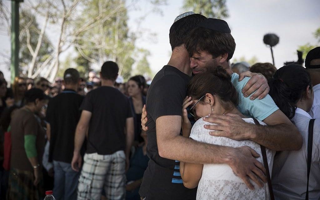 The family of Daniel Tragerman mourns during the funeral for the 4-year-old boy at the Hevel Shalom Cemetery in southern Israel, August 24, 2014 (photo credit: Hadas Parush/Flash90)