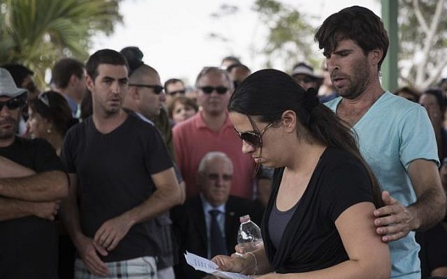 Gila Tragerman, with husband, Doron, at her side, eulogizes their 4-year-old son Daniel at his funeral, August 24, 2014. Daniel was killed by shrapnel from a mortar shell fired from Gaza at his home at Kibbutz Nahal Oz on August 22.  (photo credit: Hadas Parush/Flash90)