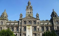 Glasgow City Chambers and War Memorial, which raised the Palestinian flag on August 5. (CC BY-SA, Kim Traynor, via Wikipedia)