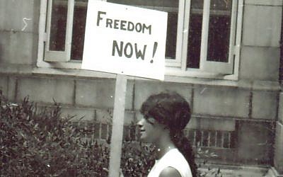 Heather Booth protesting for voting rights in Mississippi during the 1964 Freedom Summer. (Wallace Roberts via JTA)