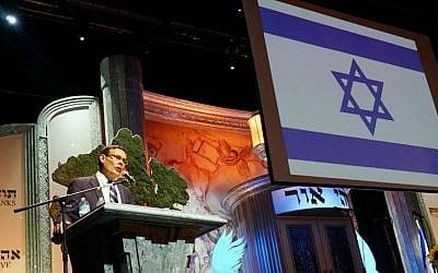 Israel Consul General In LA David Siegel addresses the memorial for fallen lone soldier Max Steinberg. (Credit; Orly Halevy)