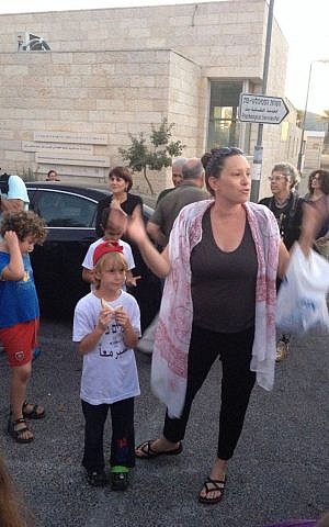 Efrat Meyer, the school's community organizer and an art teacher, looked for a way to draw out Arab and Jewish parents during what has become a long, difficult summer (photo credit: Jessica Steinberg/Times of Israel)