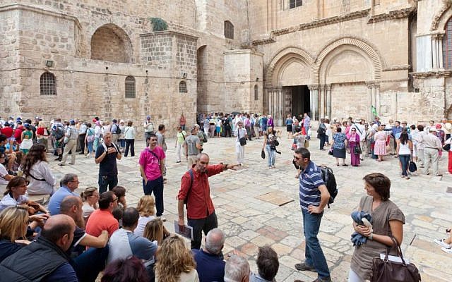 Tour group in Israel via Shutterstock.