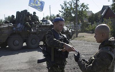 Ukrainian servicemen smoke cigarettes during a pause in a patrol on the border of the Donetsk and Luhansk regions near the town of Debaltseve on September 5, 2014. (Anatoli Stepanov/AFP)