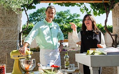 Tom Franz and Jamie Geller cooking up seven species at the City of David (photo credit: David Vaaknin/Courtesy City of David)
