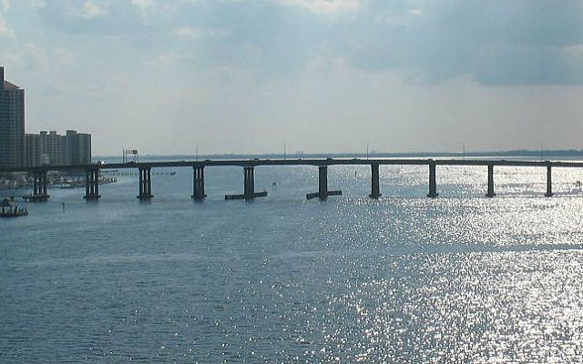 Caloosahatchee Bridge,  Fort Myers, Florida. (photo credit: Wikimedia/public domain/ReignMan)