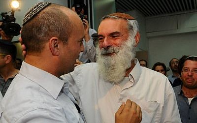 Naftali Bennett (r) with former IDF chief rabbi Avichai Rontzki. (Yossi Zeliger/Flash90)