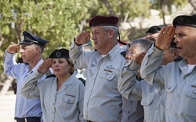 Maj. Gen. Orna Barbivai (2L), alongside then-IDF chief of staff Benny Gantz (C), 2013. (Flash 90)