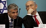 Then Finance Minister Yair Lapid (L) and Prime Minister Benjamin Netanyahu at a 2013 press conference. (Flash90)