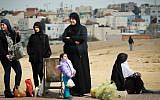 Bedouin women in Rahat waiting for a bus, February 16, 2014. (Hadas Parush/Flash90)