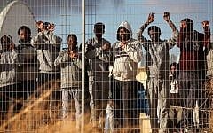 African migrants protesting outside the Holot detention facility in February 2014. (Flash90)