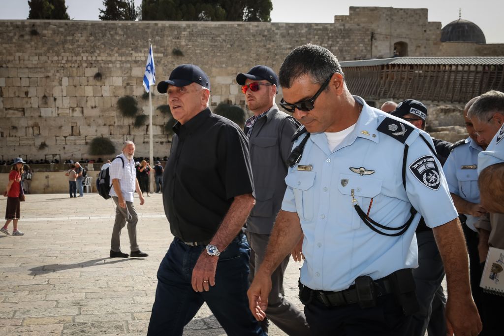 Public Security Minister Yitzhak Aharonovitch (left) and Jerusalem District Police Chief Yossi Pariente visit the Western Wall, in Jerusalem's Old City, prior to the Jewish New Year, September 24, 2014 (photo credit: Flash90) Public Security Minister Yitzhak Aharonovitch (left) and Jerusalem District Police Chief Yossi Pariente visit the Western Wall, in Jerusalem's Old City, prior to the Jewish New Year, September 24, 2014 (photo credit: Flash90)