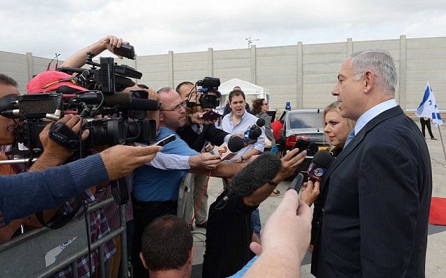 Prime Minister Benjamin Netanyahu and his wife, Sara Netanyahu, speak with Israel media at the Ben Gurion Airport, Tel Aviv, before they depart for the United States on Sunday, September 28, 2014. (Avi Ohayon/GPO/Flash90) Prime Minister Benjamin Netanyahu and his wife, Sara Netanyahu, speak with Israel media at the Ben Gurion Airport, Tel Aviv, before they depart for the United States on Sunday, September 28, 2014. (Avi Ohayon/GPO/Flash90)
