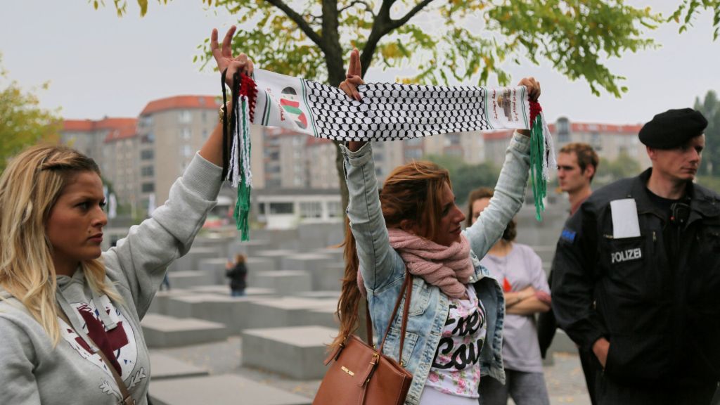 Islamic and anti-Israel activists waved Palestinian flags and anti-Israel posters at the Berlin rally against anti-Semitism's edges on September 14, 2014. (Micki Weinberg/The Times of Israel) Islamic and anti-Israel activists waved Palestinian flags and anti-Israel posters at the Berlin rally against anti-Semitism's edges on September 14, 2014. (Micki Weinberg/The Times of Israel)