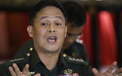 Philippine Armed Forces Chief Gen. Gregorio Pio Catapang gestures as he talks about "the greatest escape" of Philippine troops deployed as UN Peacekeepers in the Golan Heights while being besieged by a rebel faction in Syria, during a forum with foreign correspondents Tuesday, Sept. 2, 2014. (photo credit: AP/Bullit Marquez)