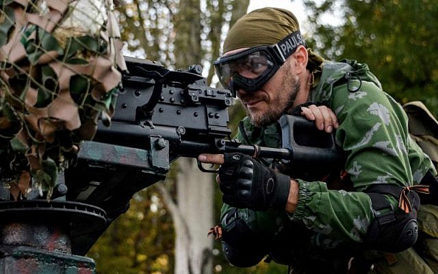 Illustrative photo of a pro-Russian rebel preparing arms for an assault on Ukrainian army positions in Donetsk airport, eastern Ukraine, August 31, 2014. (AP/Mstislav Chernov) Illustrative photo of a pro-Russian rebel preparing arms for an assault on Ukrainian army positions in Donetsk airport, eastern Ukraine, August 31, 2014. (AP/Mstislav Chernov)