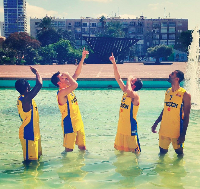 Jeremy Pargo, Yogev Ohayon, Guy Pnini and Brian Randle in the Rabin Square fountain before this week's celebratory practice (Courtesy Maccabi Tel Aviv)