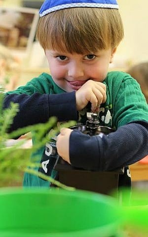 Experiential learning at Lamplighters Yeshiva in NY's Crown Heights neighborhood. (courtesy)